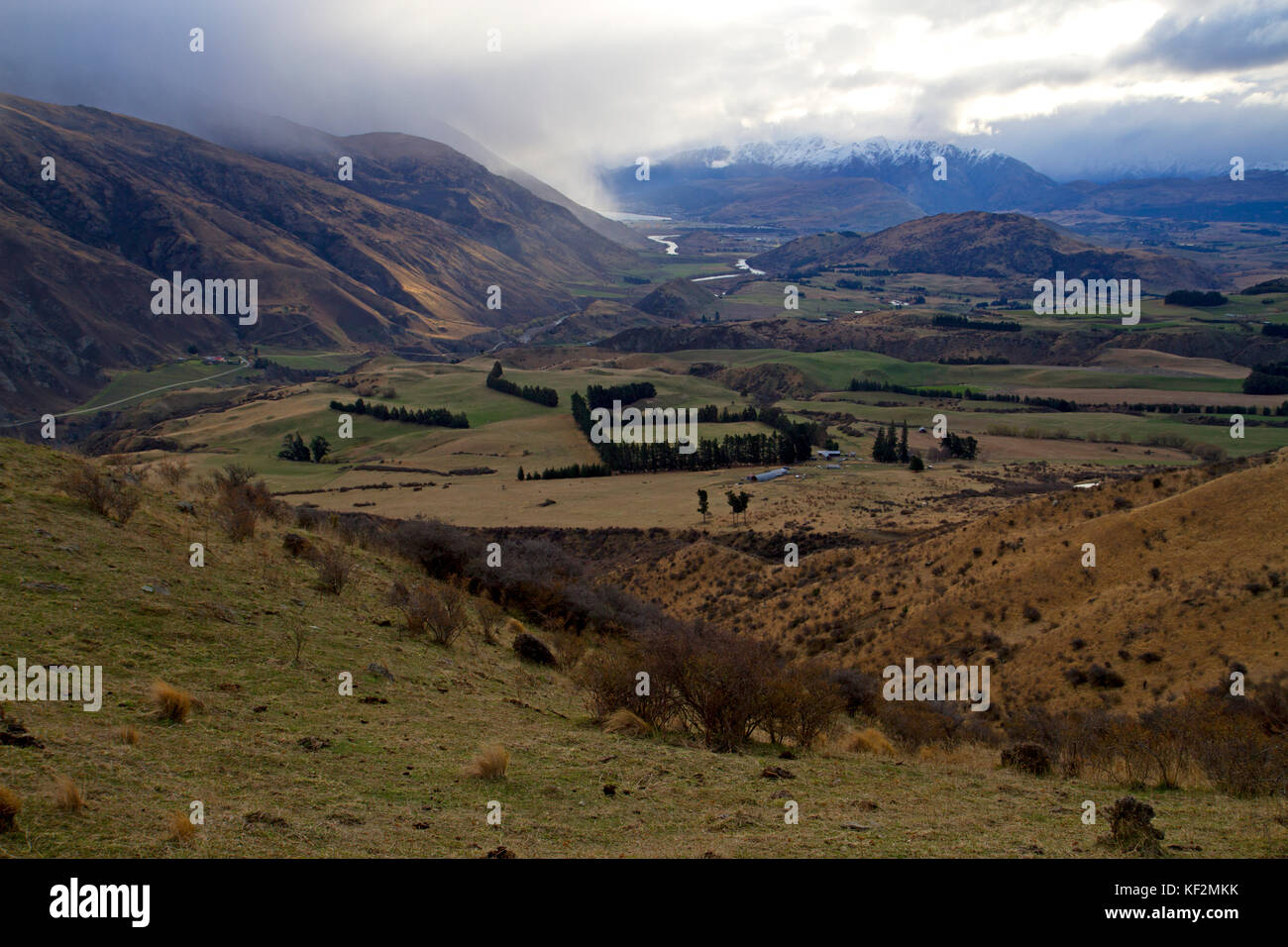 Blick durch die wakatipu Basin nach Queenstown und den Lake Wakatipu Stockfoto