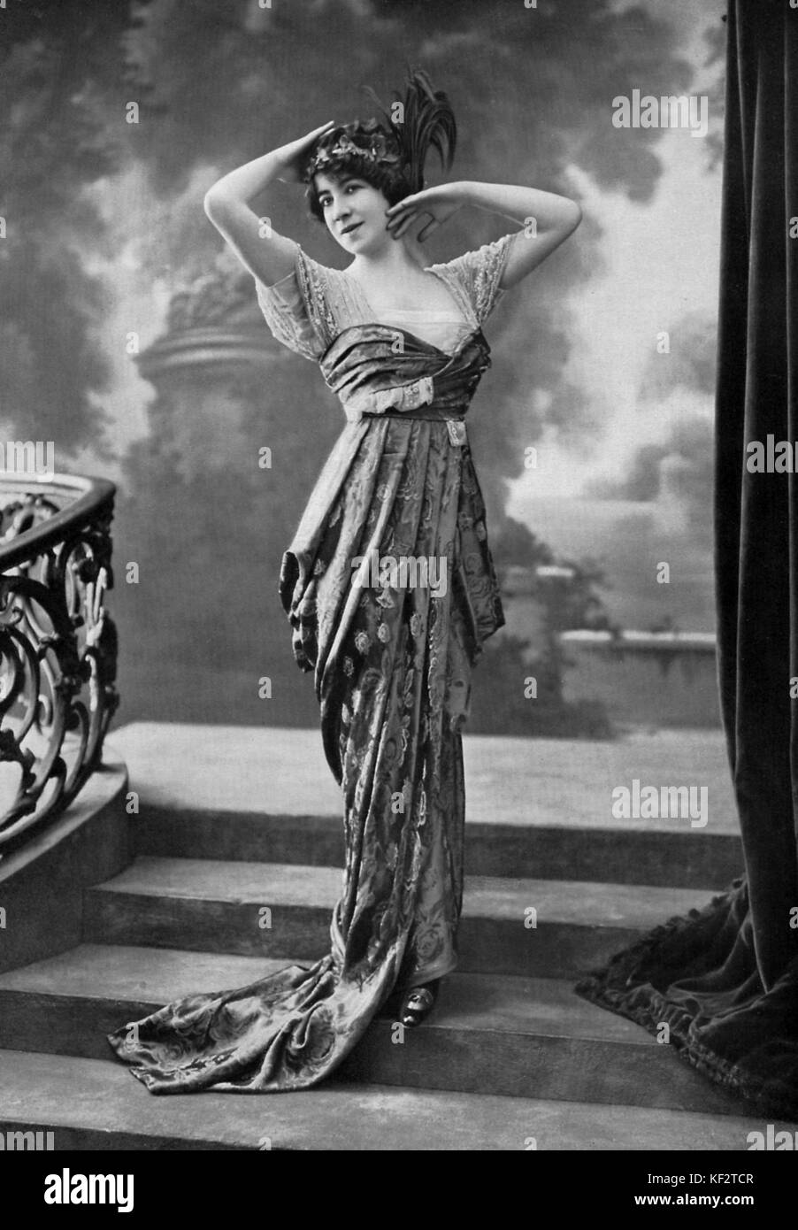 Saravia, Schauspielerin des Theatre du Chatelet in Kostüm, Paris 1913. Foto von Talbot. Stockfoto