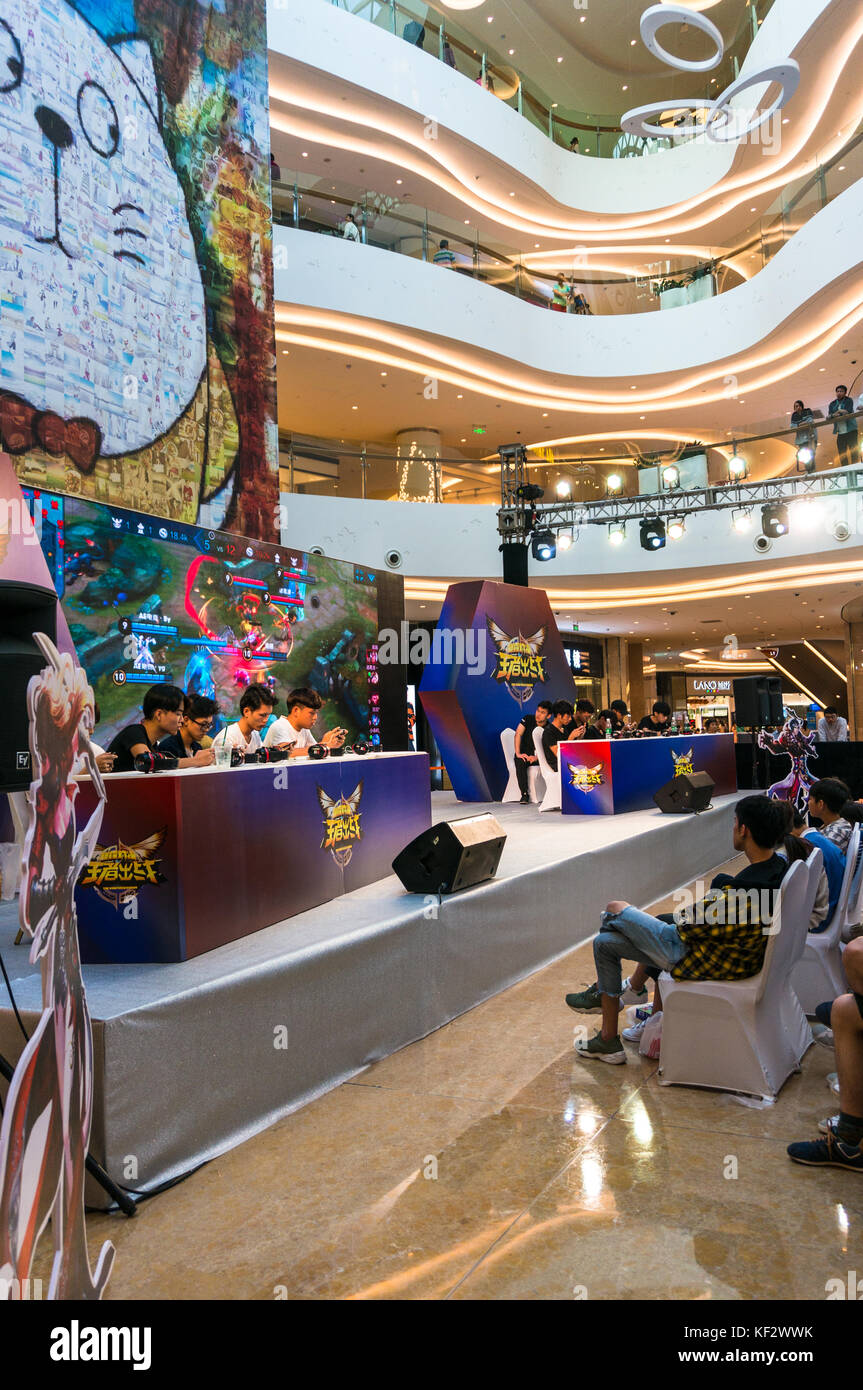 Echtzeit video game Wettbewerb, Teams mit 5 vs 5, in Shenzhen, China Stockfoto