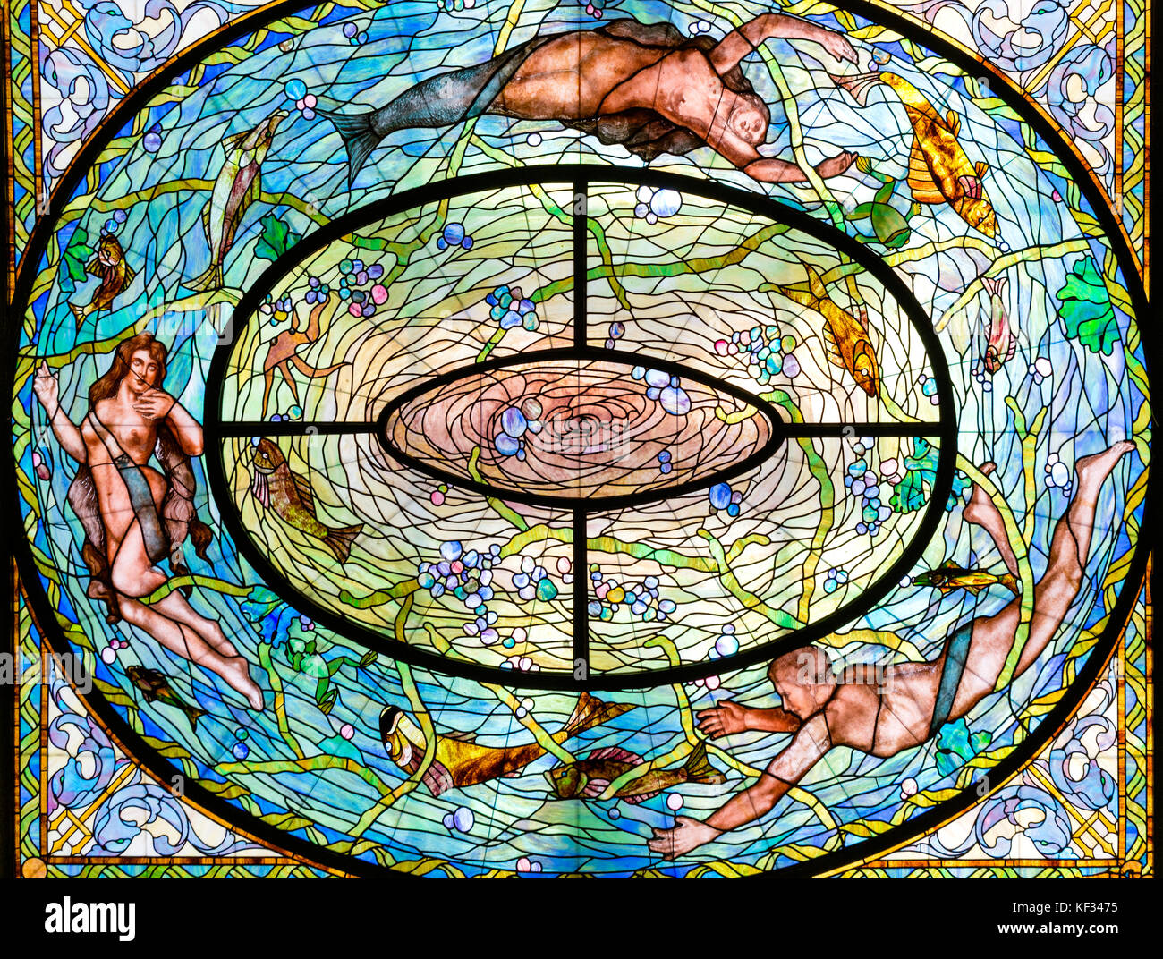 Buntglasdecke, Men's Bath Hall im historischen Fordyce Bath House, Central Avenue („Bathhouse Row“), Hot Springs National Park, Arkansas, USA Stockfoto