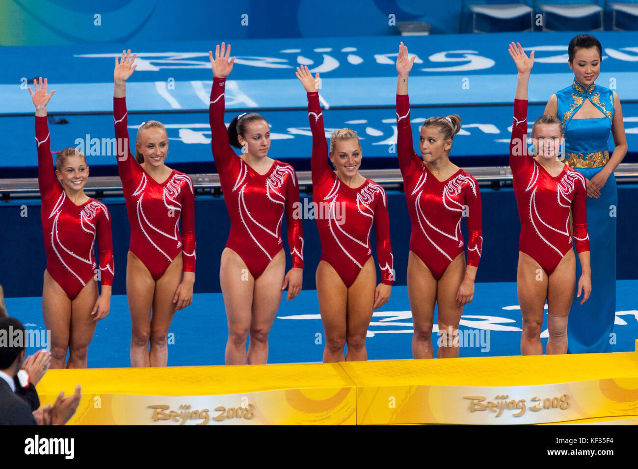 Team usa Silbermedaillengewinner in der Frauen künstlerische Gymnastik Team bei den Olympischen Sommerspielen 2008 in Peking, China Stockfoto