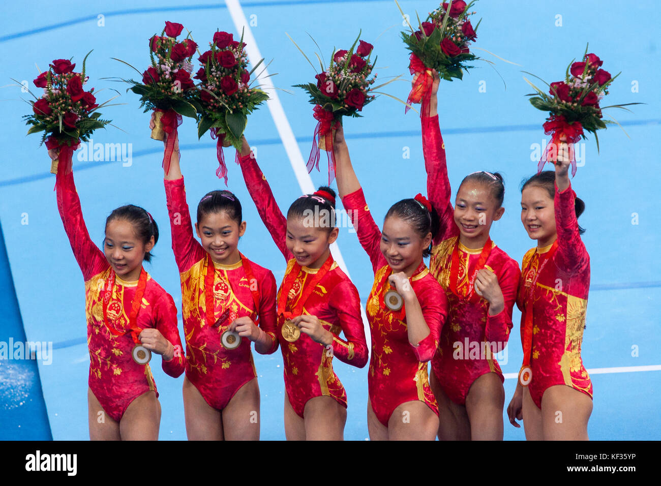 Team China Goldmedaille Champions in der Frauen künstlerische Gymnastik Team bei den Olympischen Sommerspielen 2008 in Peking, China Stockfoto