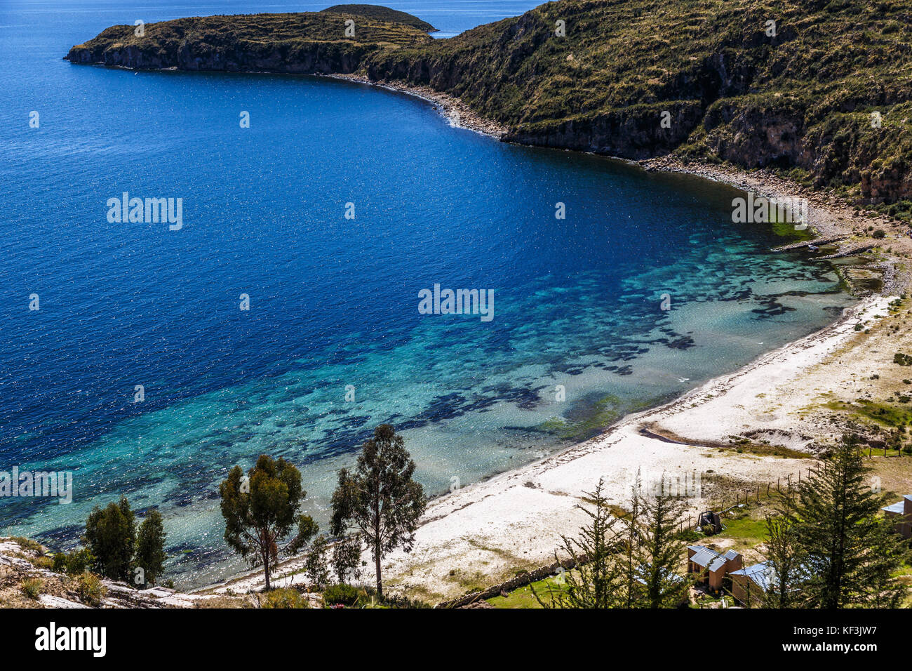 Blaues Wasser, Küste der Titicacasee und weißen Sandstrand an der Inkas Insel der Sonne, Bolivien, Südamerika Stockfoto Blaues Wasser, Küste der Titicacasee und weißen Sandstrand an der Inkas Insel der Sonne, Bolivien, Südamerika Stockfoto