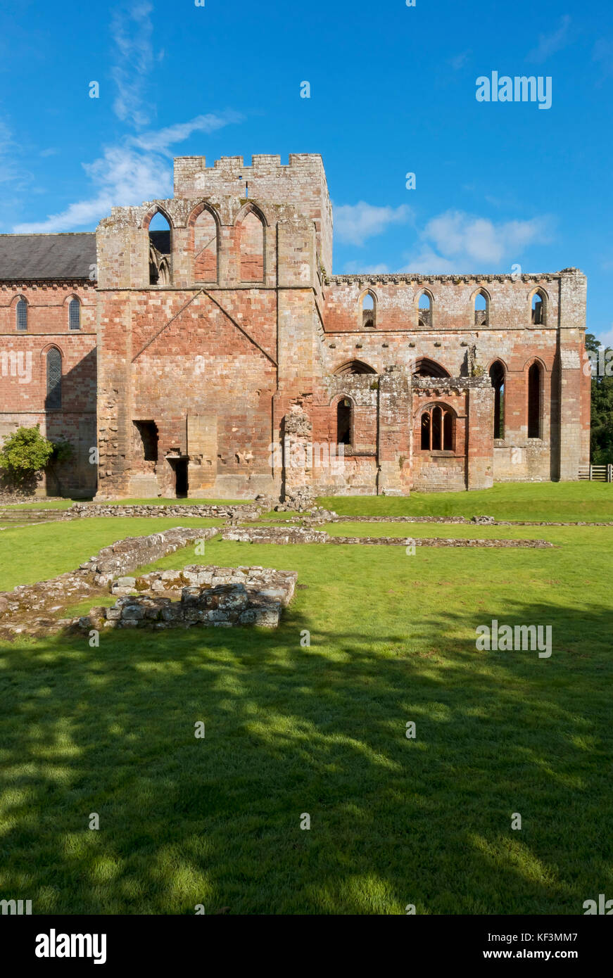 Ruinen Überreste des Priorats Lanercost bei Brampton im Sommer Cumbria England Vereinigtes Königreich GB Großbritannien Stockfoto