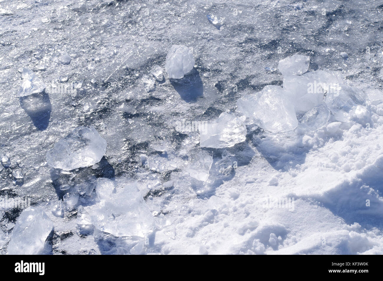 Eisbrocken auf gefrorenen khuvsgul See in der Mongolei. Stockfoto