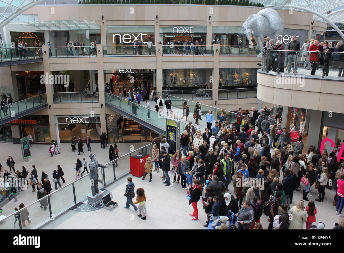 Trinity Leeds ist eine Einkaufs- und Freizeitzentrum in Leeds, UK. Im Zentrum von Leeds entfernt. Es öffnete am 21. März 2013, mit über 130.000 aufgezeichneten vi. Stockfoto