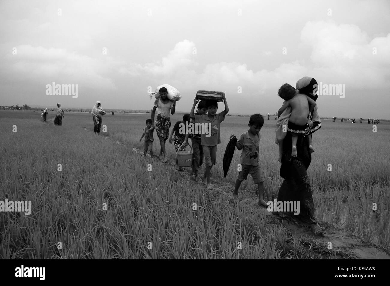 Bangladesch: Rohingya Flüchtlingen, die militärische Operation in Myanmars Rakhine, Bangladesch Gebiet Zuflucht in Cox's Bazar, Bangladesch am 3. September 2017 zu übernehmen. Über eine halbe Million Rohingya Flüchtlinge aus Myanmar Rakhine, Kreuze in Bangladesch seit dem 25. August 2017 nach Angaben der Vereinten Nationen. Der Myanmar militärische Kampagne gegen die Rohingyas begann nach dem Angriff auf mehrere Polizei Beiträge in Rakhine. © REHMAN Asad/Alamy Stock Foto Stockfoto