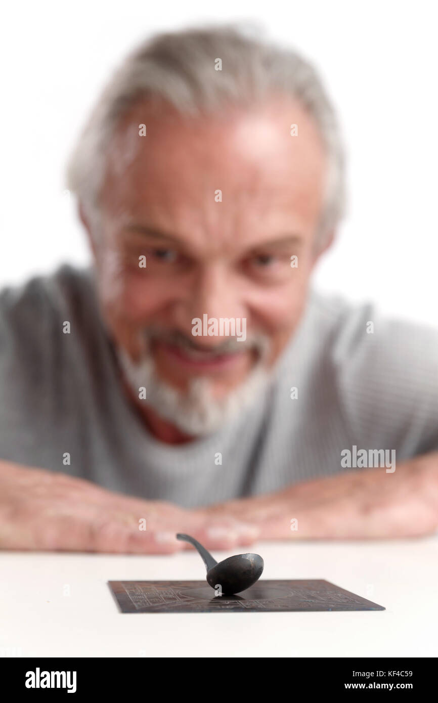 Alte Mann und Kompass Stockfoto