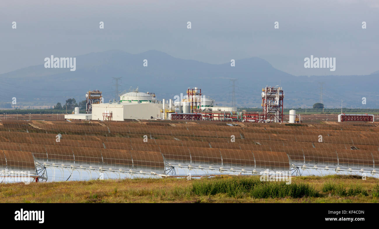 Logrosan, Provinz Caceres, Extremadura, Spanien. Parabolrinnen im Solarkraftwerk Solaben. Stockfoto