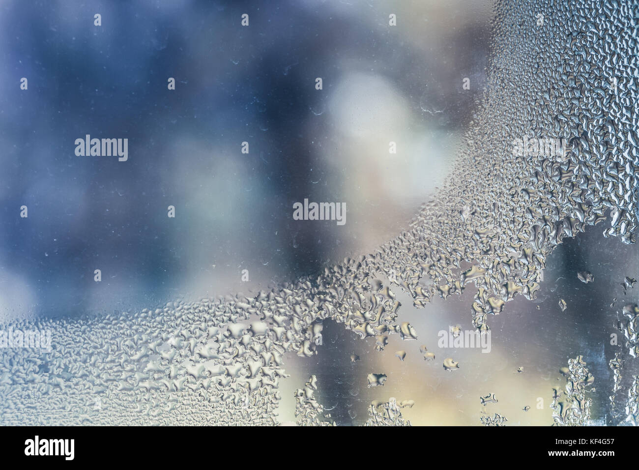 Kondenswasser auf Fensterglas, closeup Abstrakt Hintergrund Foto Stockfoto