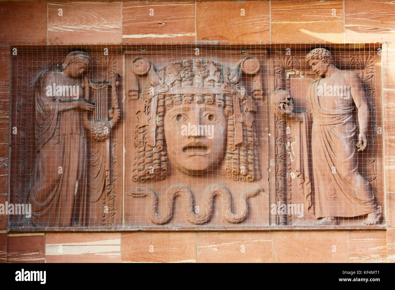 Staatstheater Mainz, rheinland-pfalz, großes Haus, Relief tragoedie an der Fassade Stockfoto