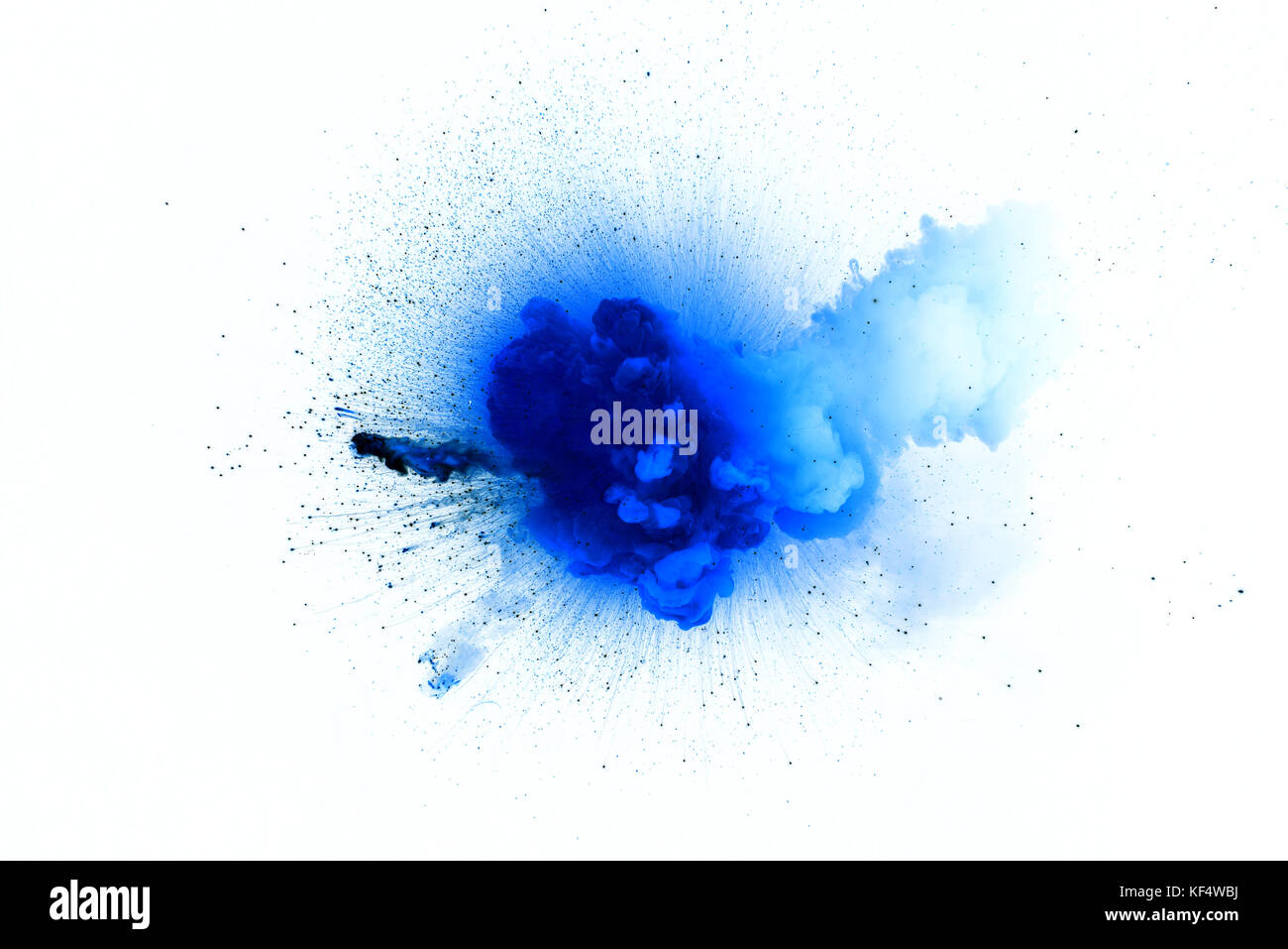 Blaue Explosion auf weißem Hintergrund. Giftige Gase Detonation. Stockfoto