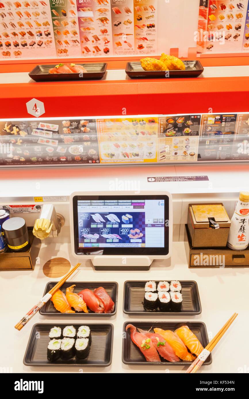 Japan, Honshu, Tokio, Sushi Restaurant, Touchscreen Förderband Bestellsystem Stockfoto