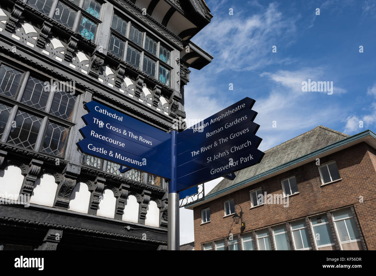 Wegweiser zu den Sehenswürdigkeiten und Sehenswürdigkeiten in Chester, Cheshire, Großbritannien Stockfoto