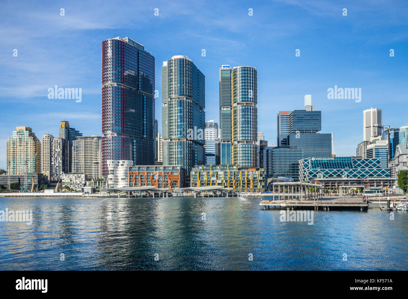 Australien, New South Wales, Sydney, Darling Harbour, Sydney Wharf Boardwalk und die barangaroo International Towers Stockfoto