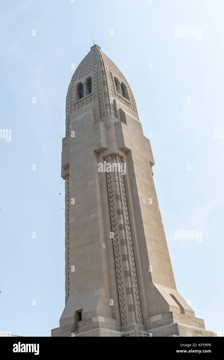 Das Beinhaus von Douaumont, National Friedhof und die Gedenkstätte, einschließlich Graben du Bayonette, Frankreich. Stockfoto