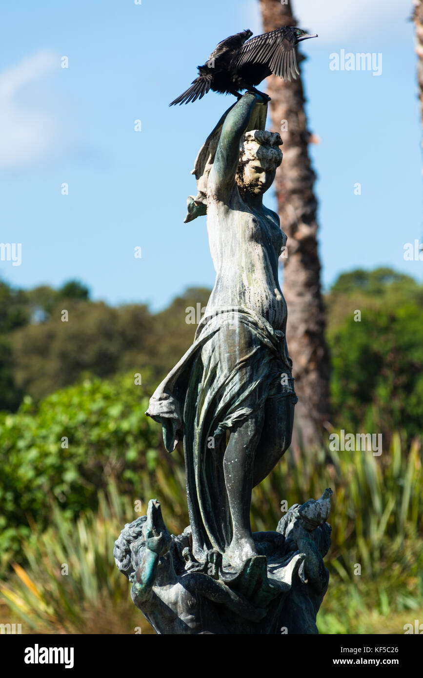 Kormoran auf der Statue in Royal Botanic Gardens See, Sydney, Australien. Stockfoto