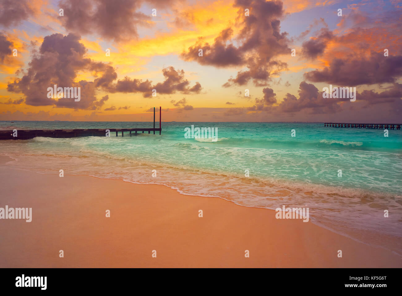 Cancun caracol Strand Sonnenuntergang in Mexiko im hotel zone Hotelera Stockfoto