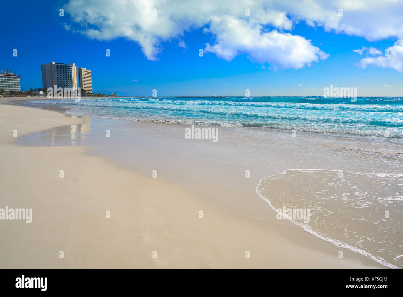 Cancun forum Beach Playa gaviota Azul in Mexiko im Hotel Zone Stockfoto