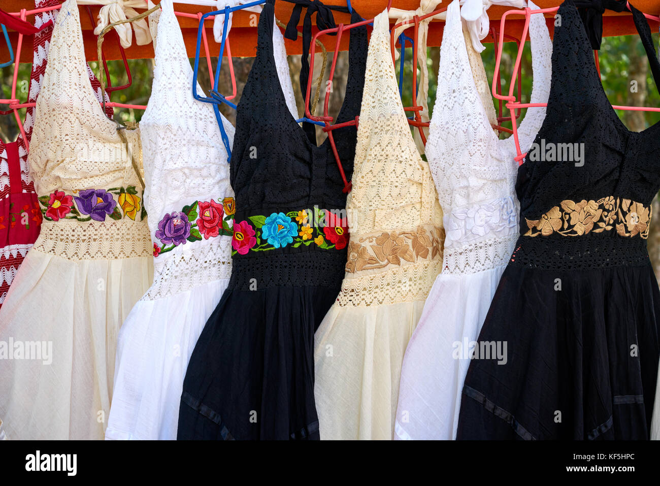 Chichen Itza bestickte Kleider in Outdoor shop Mexiko Yucatan Stockfoto