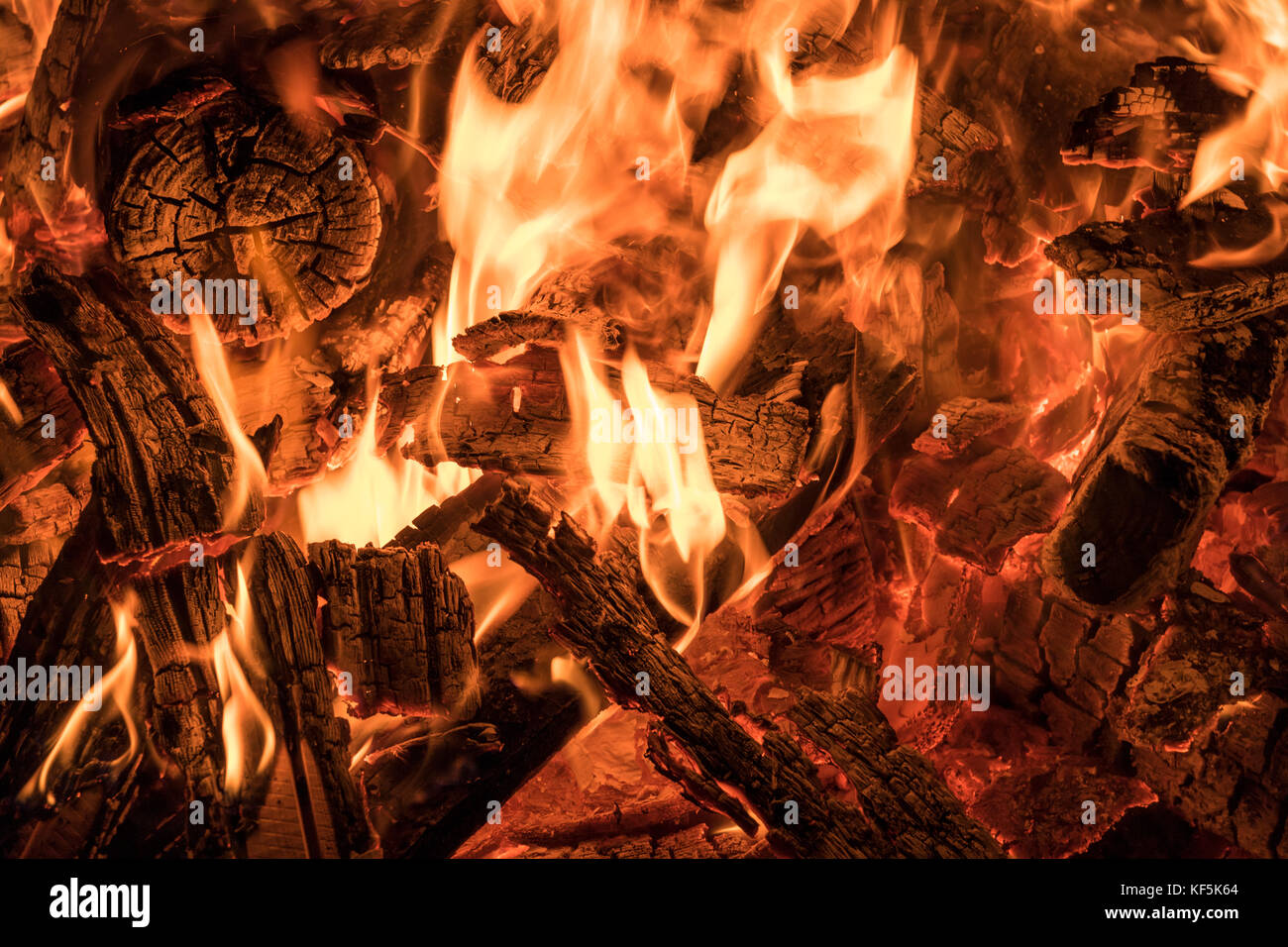 Das Verbrennen von Holz, Kohle, Feuer Stockfoto