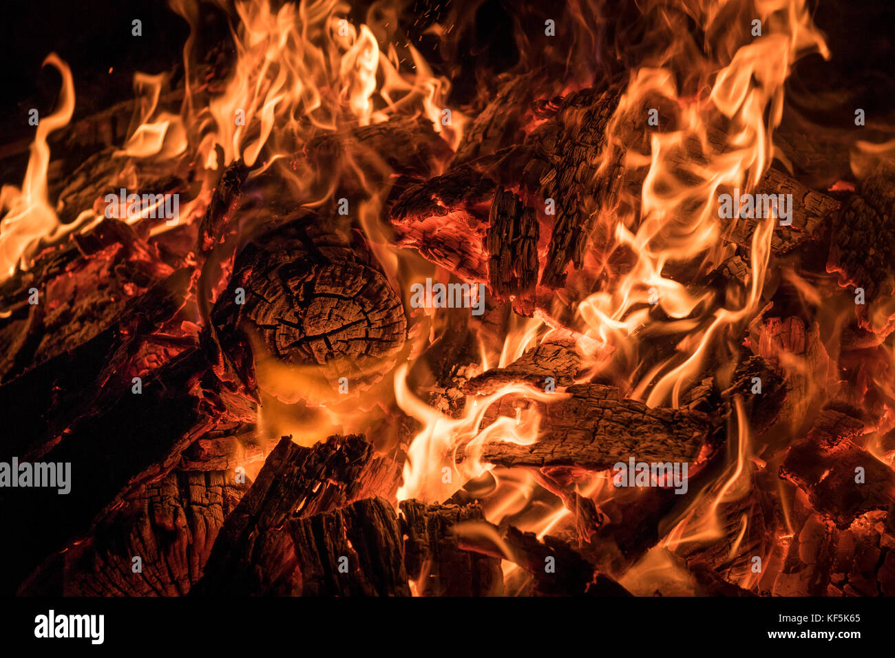 Das Verbrennen von Holz, Kohle, Feuer Stockfoto