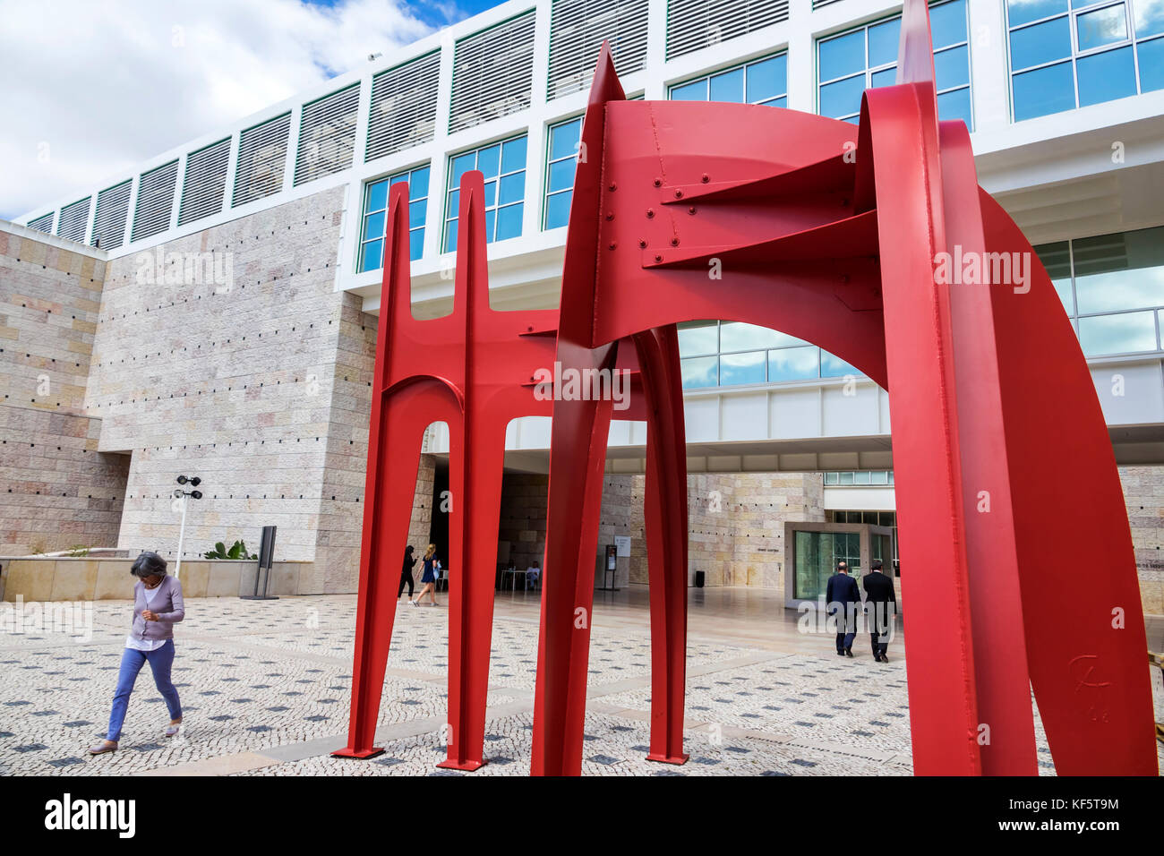 Lissabon Portugal,Belem,Centro Cultural de Belem,Kulturzentrum,Kunstkomplex,Innenhof,Skulptur,Museu Colecao Berardo,Museum,Alexander Calder,Steel Me Stockfoto