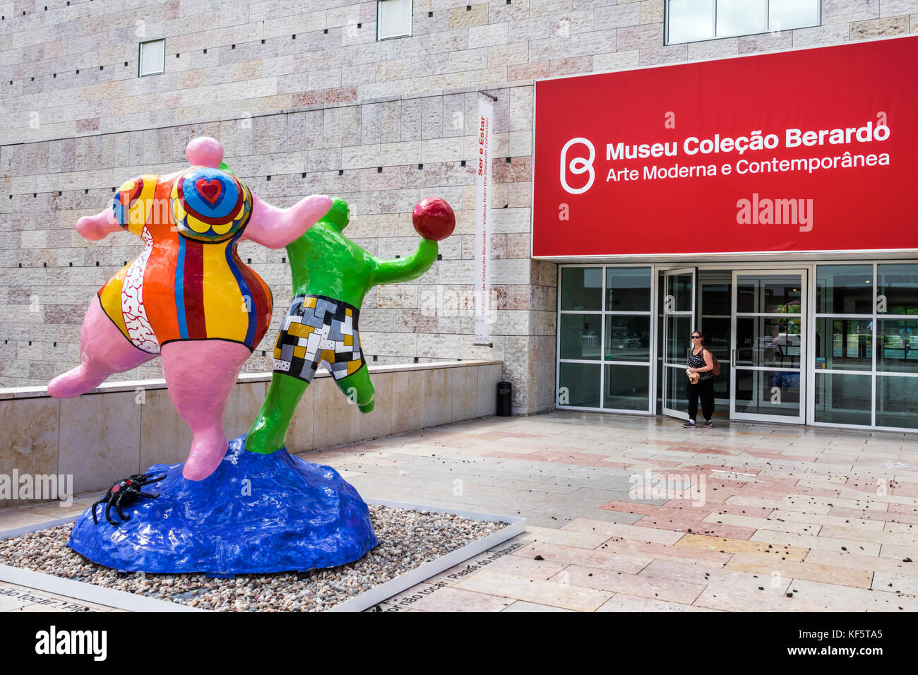 Lissabon Portugal, Belem, Centro Cultural de Belem, Innenhof, Museu Colecao Berardo, zeitgenössische, moderne Kunst, Museum, Niki de Saint-Phalle, Les Baigneuse, Polye Stockfoto