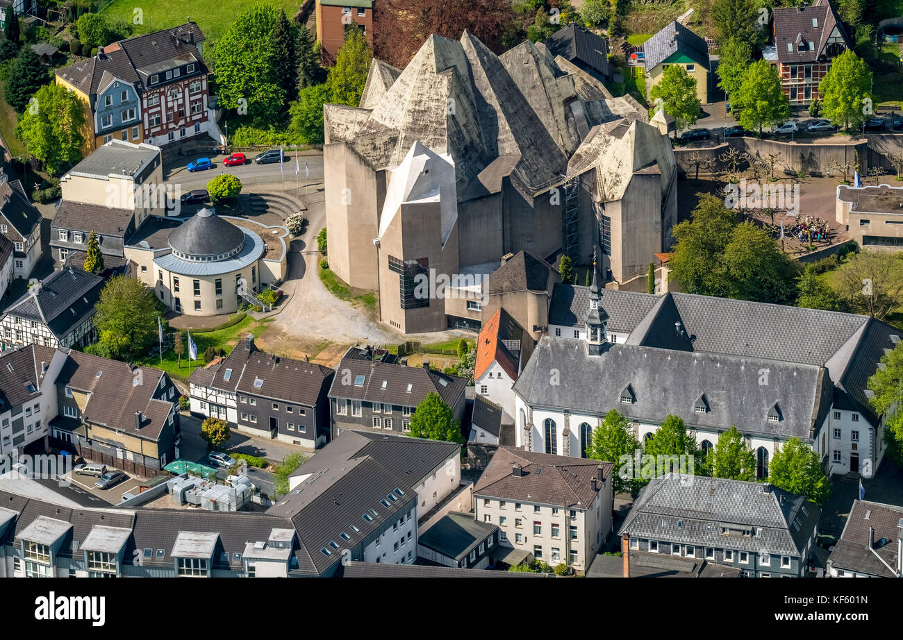 Überblick das Stadtzentrum von Neviges ist eine Wallfahrtskirche auf dem Hardenberg im Velbertviertel Neviges, Velbert-Neviges, Velbert, Ruhrgebiet, Nordrhin Stockfoto