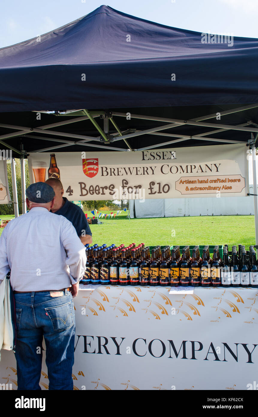 Cressing essex Vereinigtes Königreich-15 Oktober 2017: outdoor Stall verkaufen Englisch Handwerk ale Stockfoto