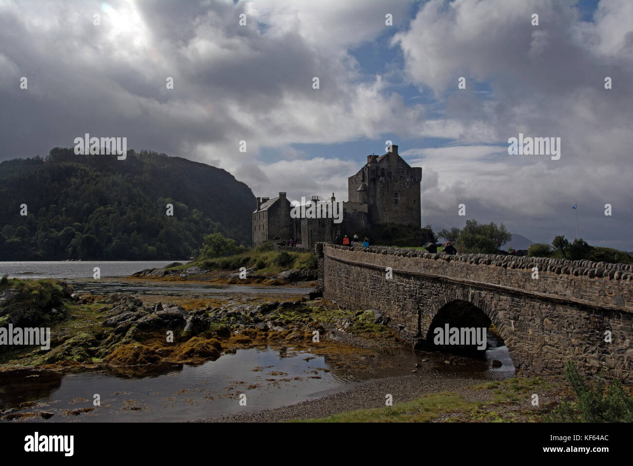 Schottland; Highland; die Brücke und Eilean Donan Castle Stockfoto