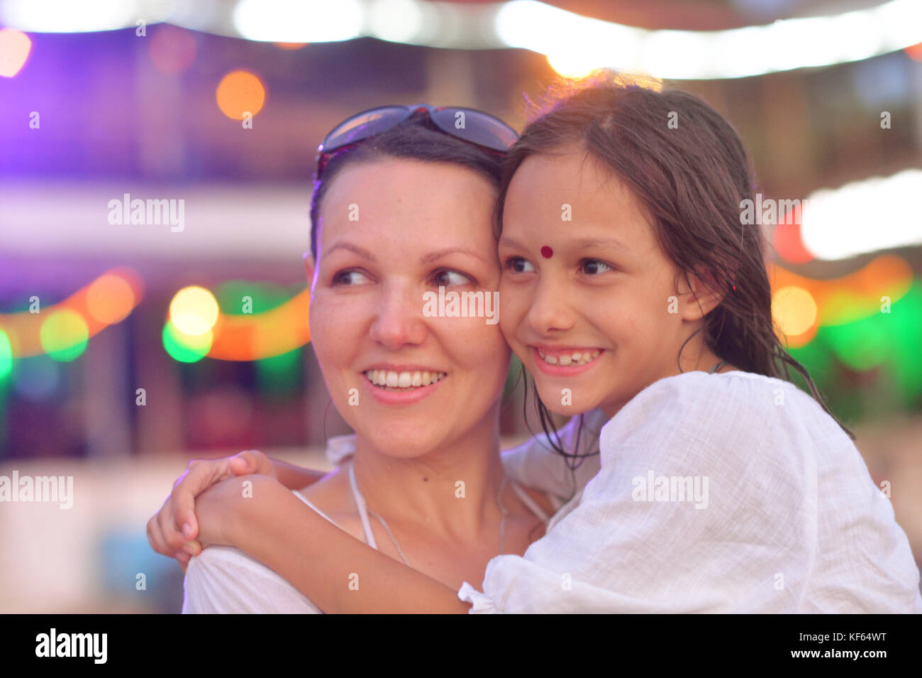 glückliche Mutter mit Tochter Stockfoto