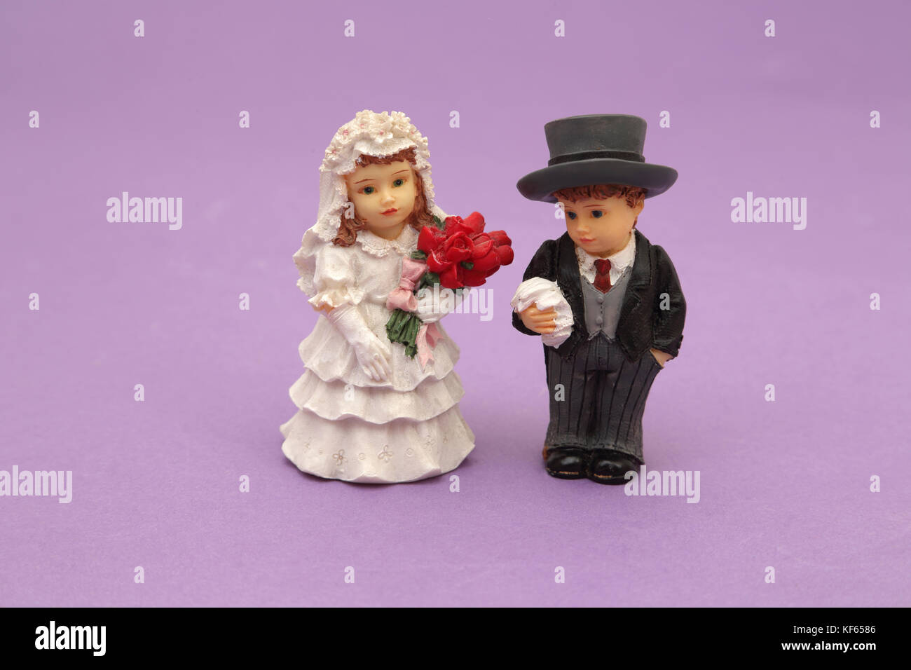 Braut und Bräutigam Zahlen Hochzeitstorte Dekoration Stockfoto