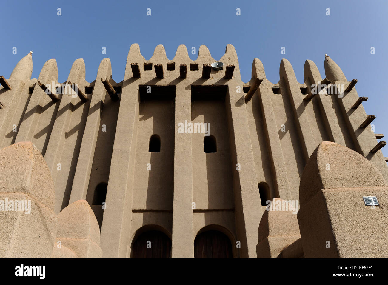 MALI Mopti, der Großen Moschee, ein Irdenes Struktur in der traditionellen Sudanesischen Stil zwischen 1936 und 1943 erbaut, ist häufig die Moschee von Komoguel genannt. rebuild von Aga Khan Foundation, UNESCO Welterbe/Grosse Moschee aus Lehm ist UNESCO Weltkulturerbe Stockfoto