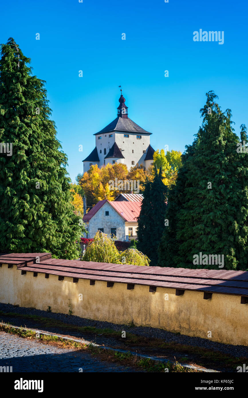 Neues Schloss - Herbst in Banska Stiavnica, Slowakei, Unesco Stockfoto
