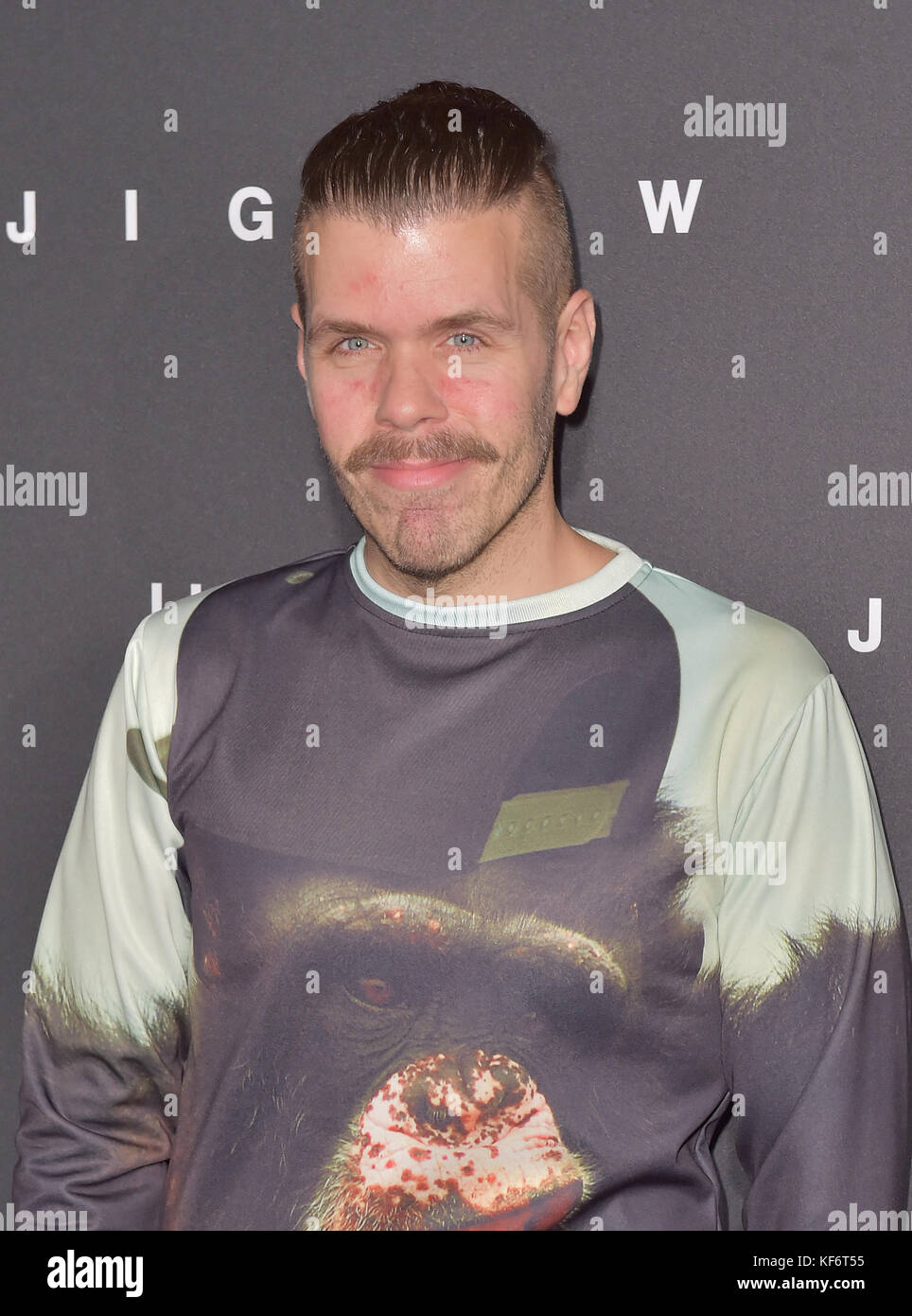 Hollywood, CA - 25. OKTOBER: Perez Hilton, bei Premiere Von Lionsgates "Jigsaw" In ArcLight Hollywood in Hollywood, Kalifornien am 25. Oktober 2017. Kredit: Faye Sadou/MediaPunch Stockfoto