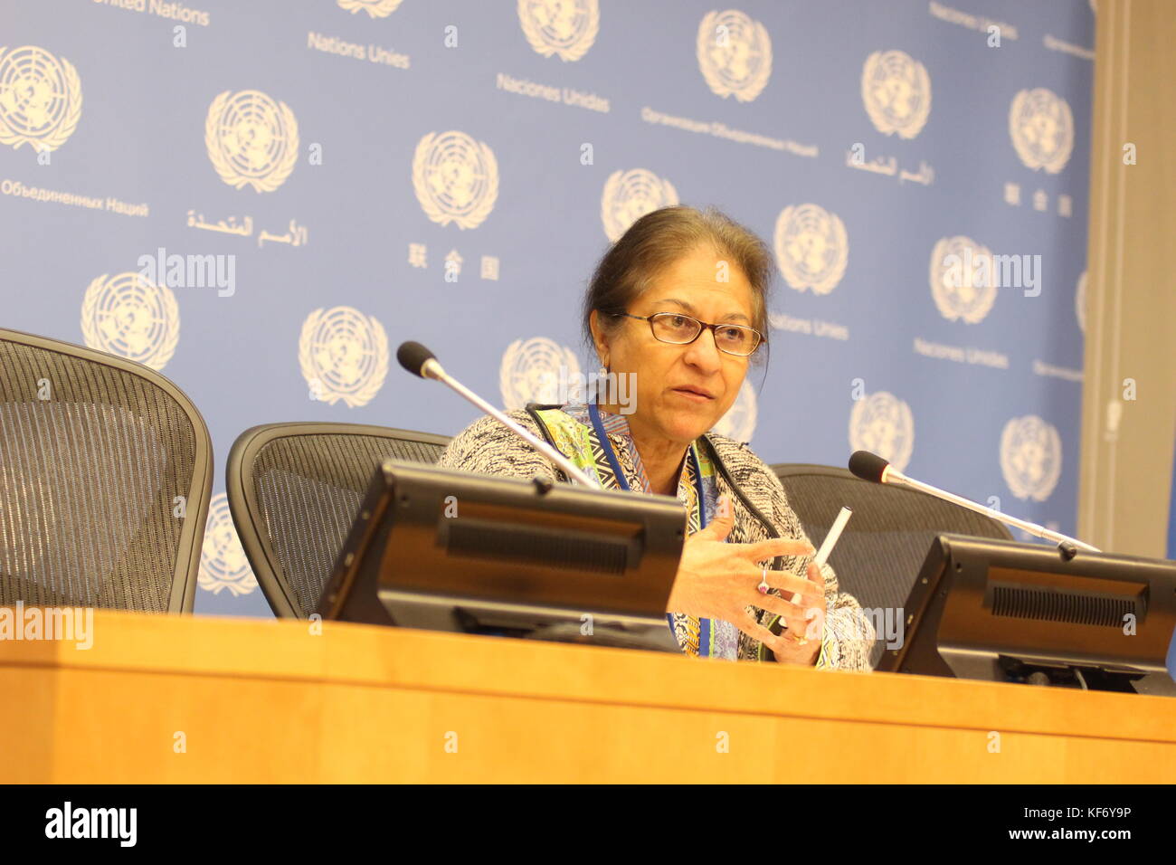 Uno, New York, USA. 26 Okt, 2017. Asma Jahangir, Sonderberichterstatterin der UNO über Iran, erklärte Presse über Menschenrechtsverletzungen. Foto: Matthew Russell Lee/Innenstadt Presse/alamy leben Nachrichten Stockfoto