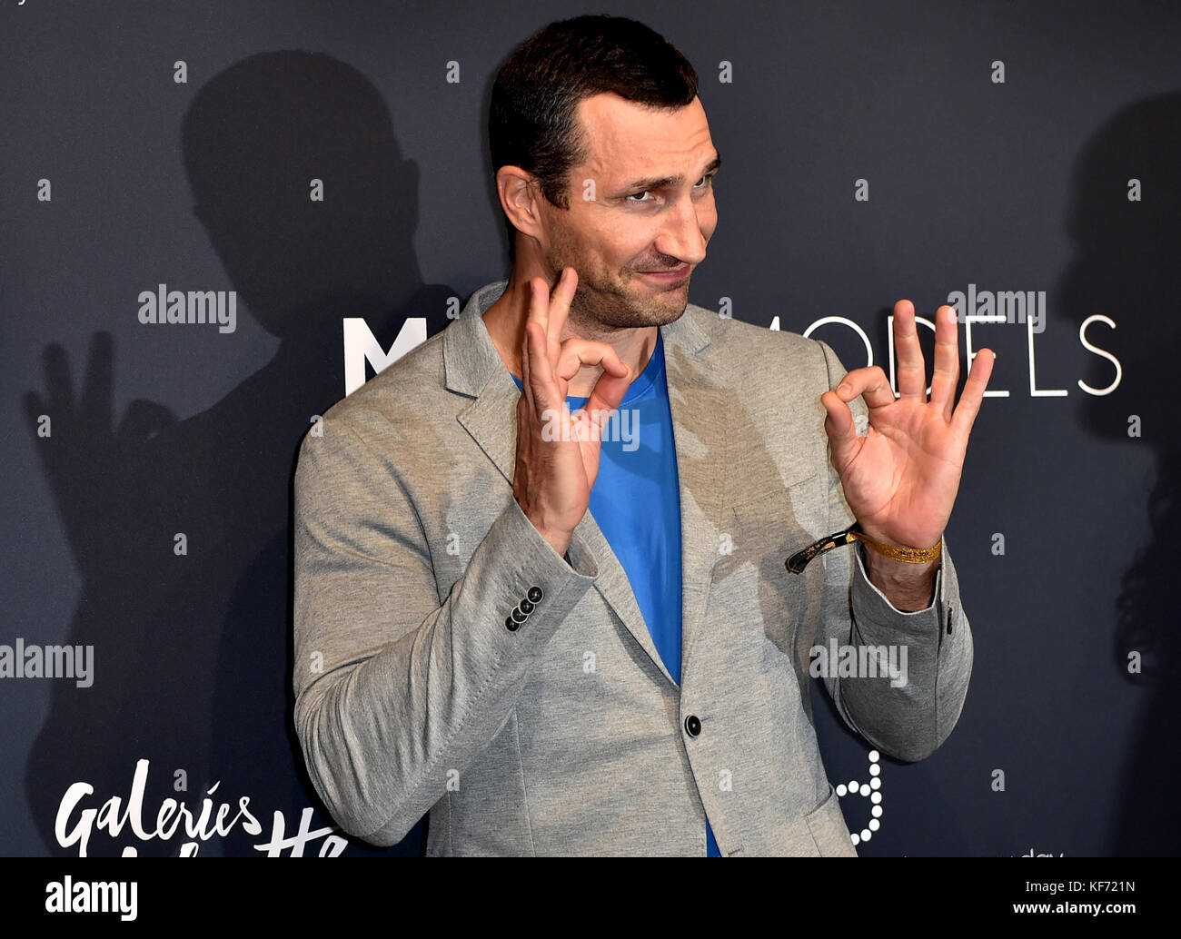 Berlin, Deutschland. Oktober 2017. Boxer Wladimir Klitschko kommt am 26. Oktober 2017 zum New Body Award im Tempodrom in Berlin. Quelle: Britta Pedersen/dpa/Alamy Live News Stockfoto