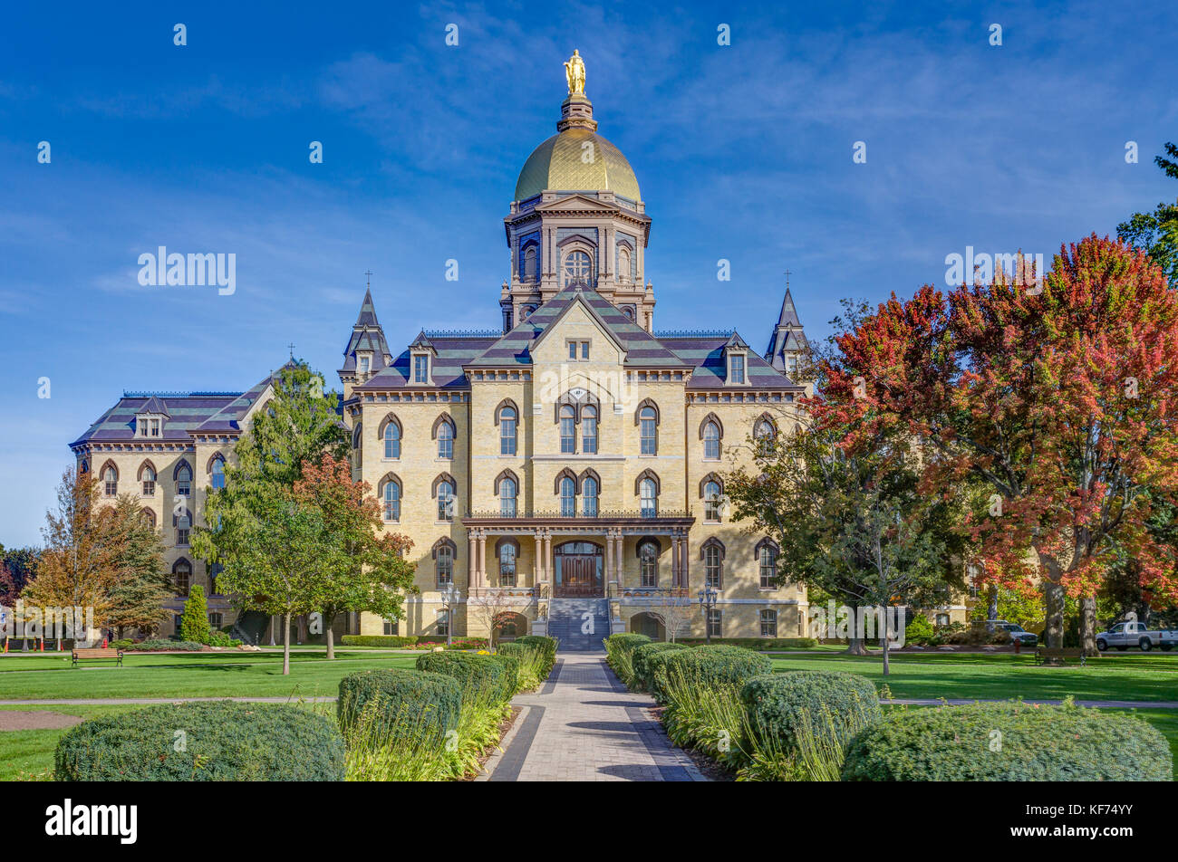 NOTRE DAME, IN/USA - Oktober 19, 2017: Hauptverwaltung Gebäude wie das "Goldene Kuppel" bekannt auf dem Campus der Universität von Notre Dame. Stockfoto