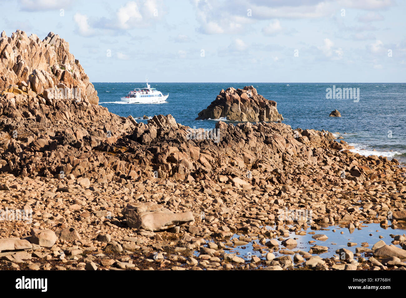 Die Insel Bréhat Entdeckung aus dem Meer (Bretagne). Es ist möglich, durch die Einführung einer 45 Minuten zu erhalten lange kommentierte Reise auf die Insel. Stockfoto