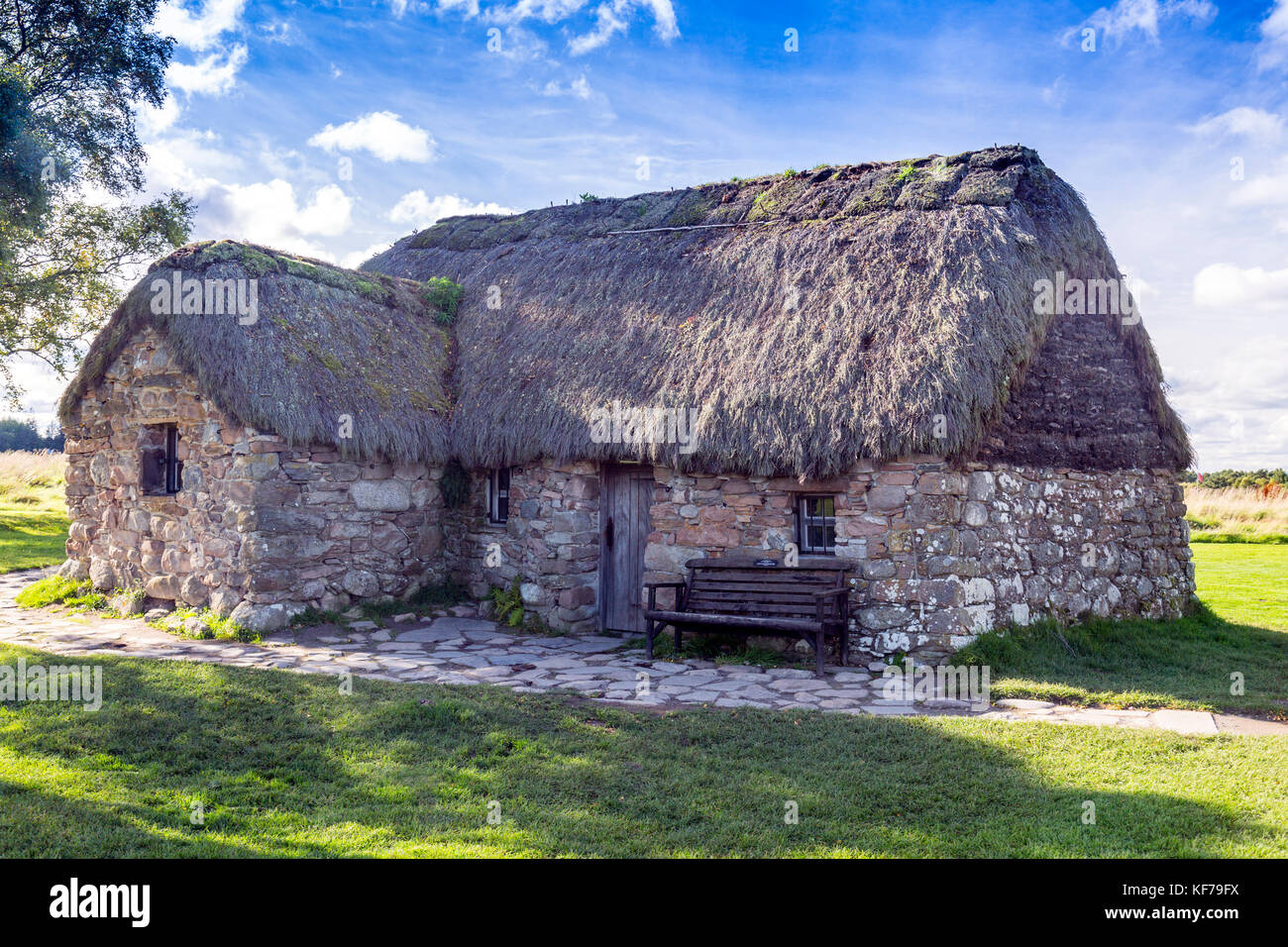 Die alte Leanach Reetdachhaus im Culloden Battlesite Standort in der Nähe von Inverness, Schottland, Großbritannien Stockfoto