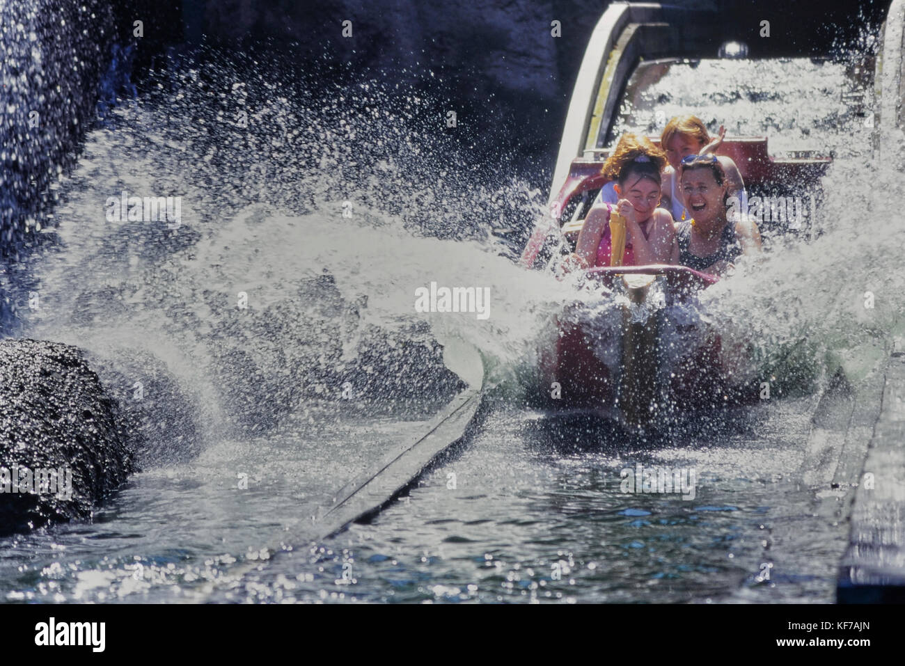 Splash Down auf dem Fluss Höhlen Fahrt, Pleasure Beach Blackpool, Lancashire, England, Großbritannien Stockfoto
