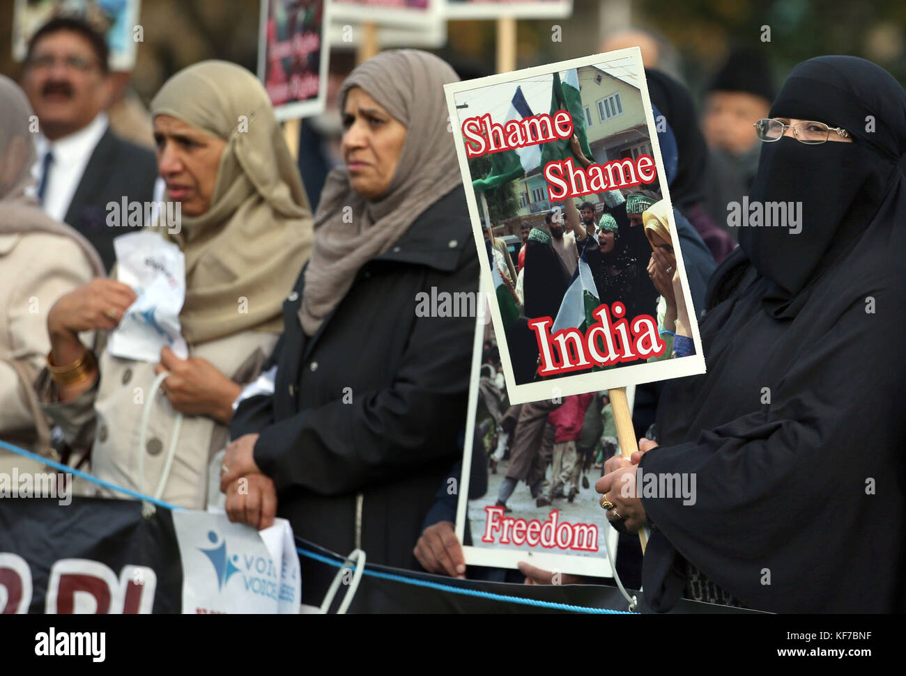 Das Scottish Human Right Forum hielt eine Kundgebung vor dem schottischen Parlament in Edinburgh ab, um die unterdrückten Menschen im besetzten Kaschmir hervorzuheben. Stockfoto