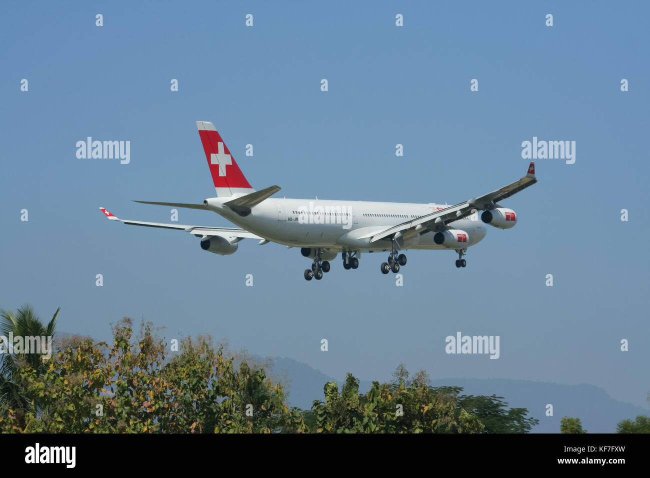 Chiangmai Thailand - 2. Dezember 2008: hb-jmi Airbus A340-300 von Swissair, Landung Flughafen von Zürich nach chiangmai. Stockfoto