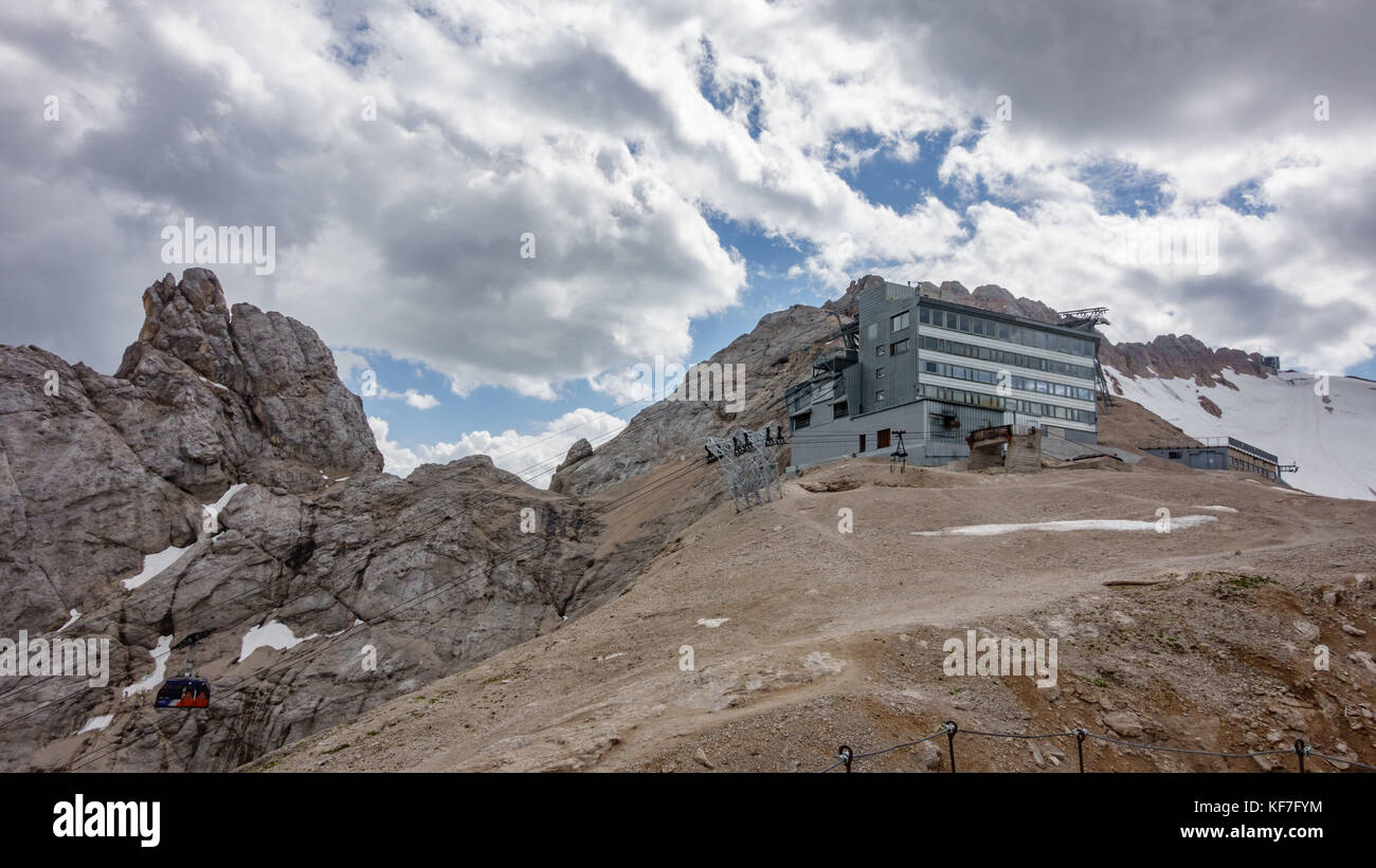 Zweiter Zwischenpunkt in marmolada Peak Seilbahn Stockfoto