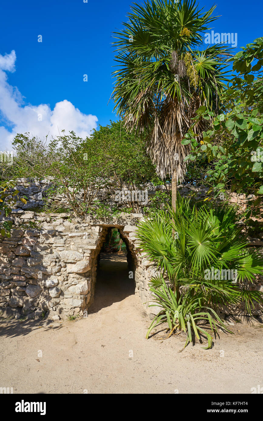 Tulum Maya arch Eingang Korridor zu Ruinen in Riviera Maya in Mexiko Stockfoto
