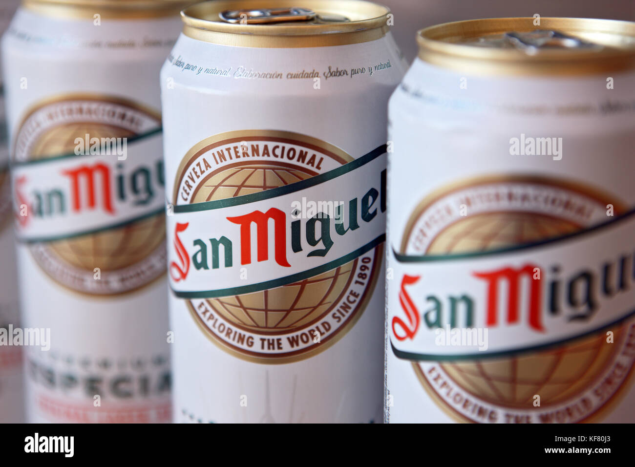 Dosen von San Miguel Spanisches Bier Stockfoto
