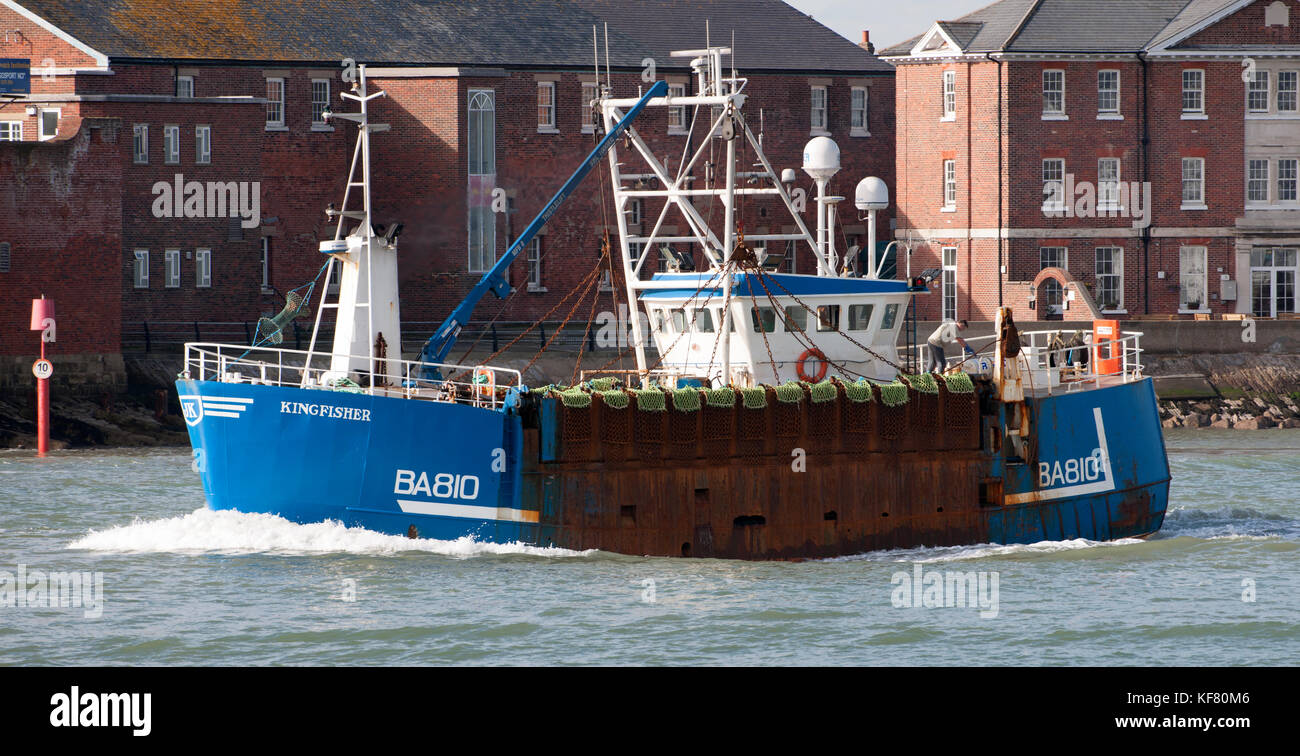 Der Eisvogel Fischereifahrzeug - BA 810 - Portsmouth Harbour, Portsmouth, Hampshire, England, UK. Stockfoto