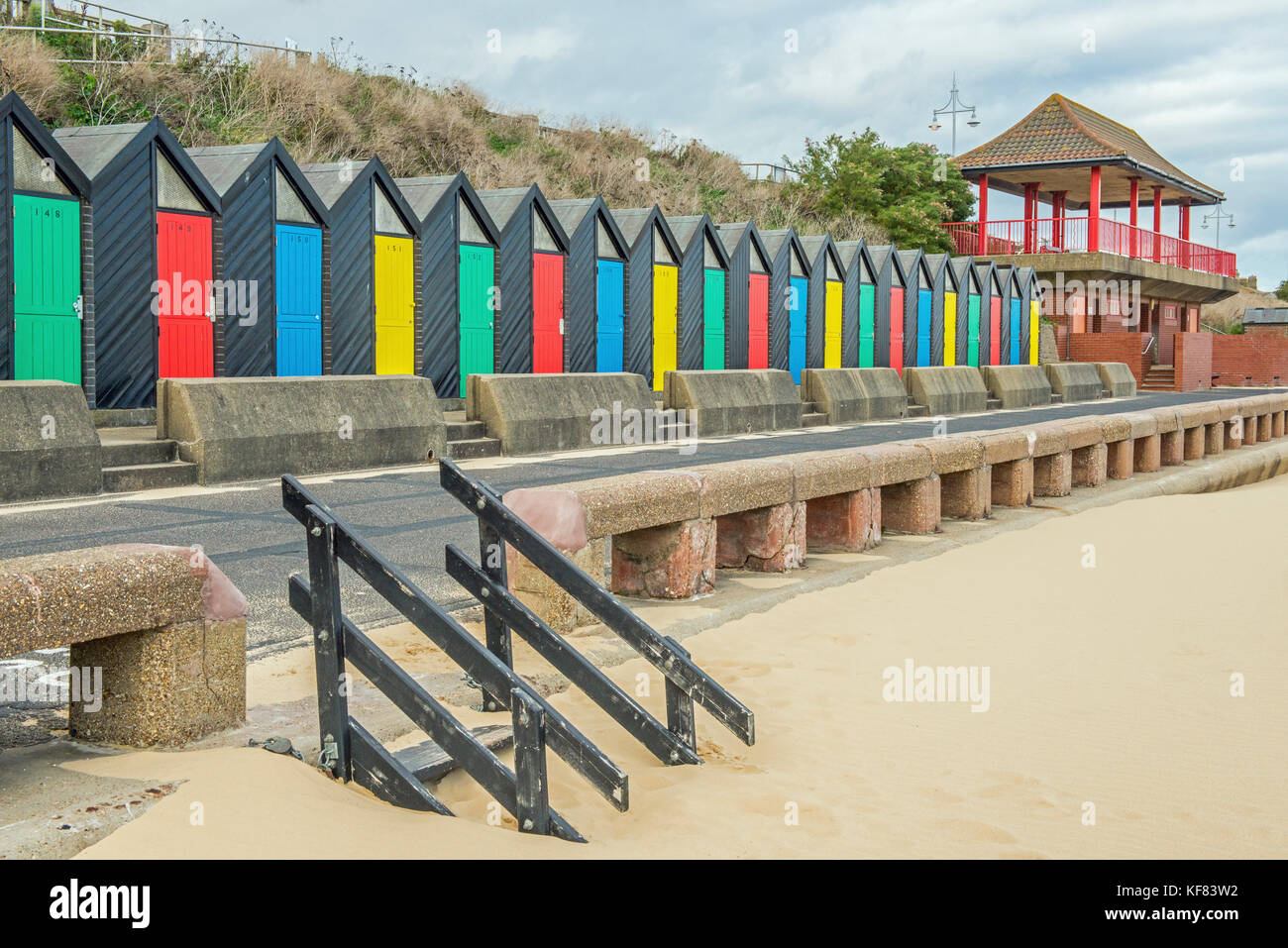 Bunten Badekabinen Lowestoft Strand an der Küste von Suffolk Stockfoto