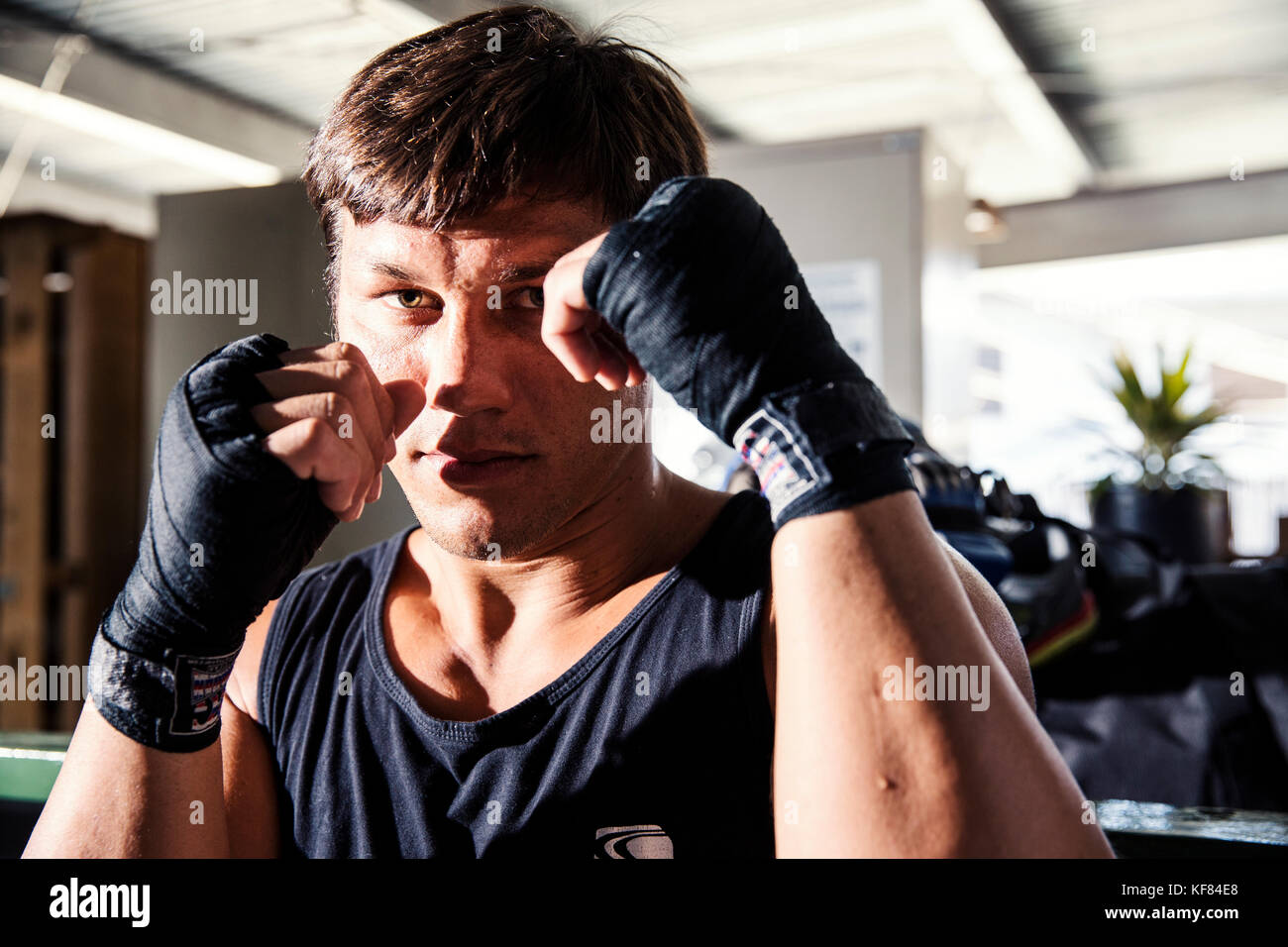 Usa, Oahu, Hawaii, Portrait von Mma Mixed Martial Arts Ultimate Fighter Lowen tynanes bei seinem Training Gym in Honolulu. Stockfoto